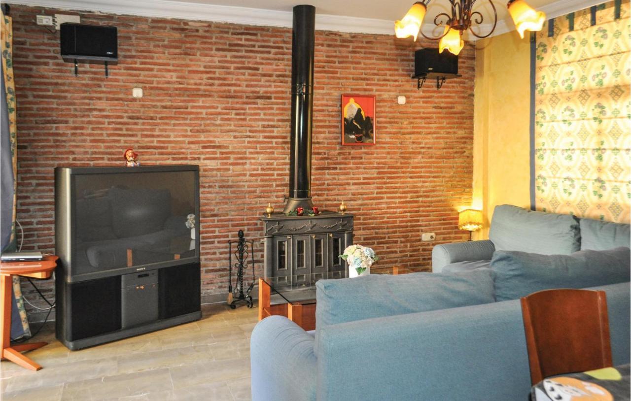 Cozy Home In Olivares With Outdoor Swimming Pool מראה חיצוני תמונה