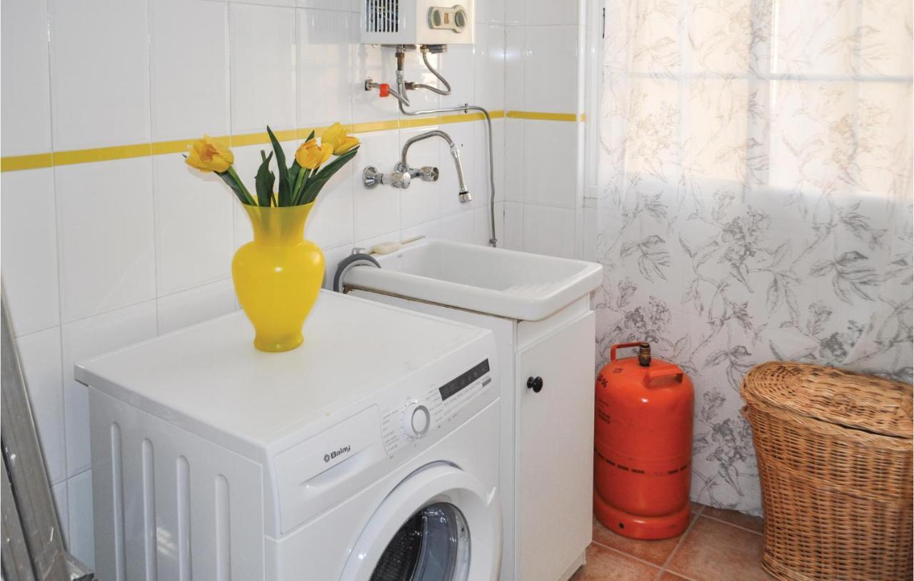 Cozy Home In Olivares With Outdoor Swimming Pool מראה חיצוני תמונה